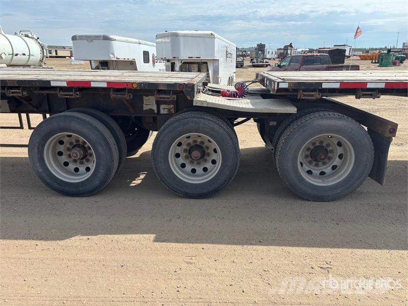 Doepker 32 ft Super B-Train Lead Flatbed Trailer Valníky