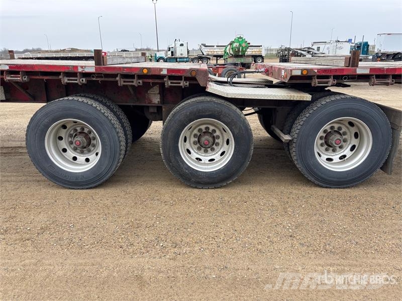 Doepker 32 ft Super B-Train Lead Flatbed Trailer Flatbed/Dropside trailers