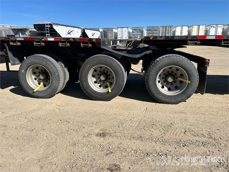 Doepker 32 ft Super B-Train Lead Flatbed Trailer Lavaperävaunut