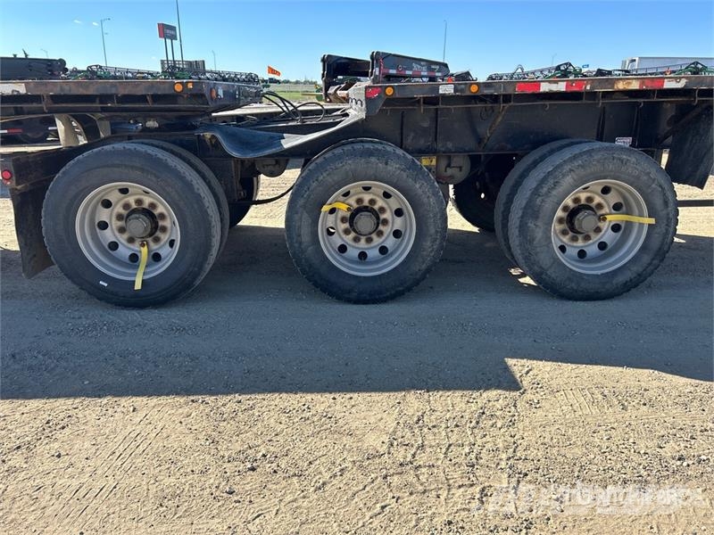 Doepker 32 ft Super B-Train Lead Flatbed Trailer Lavaperävaunut