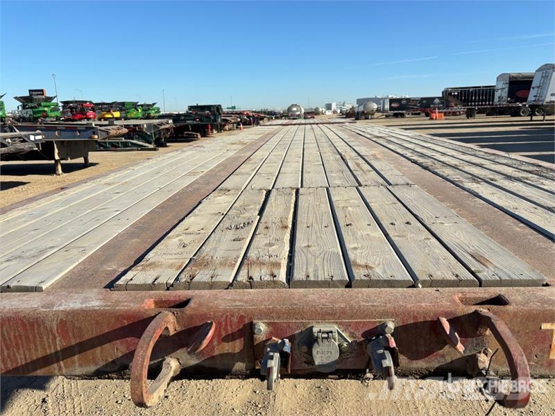 Doepker 32 ft Super B-Train Lead Flatbed Trailer Valníky