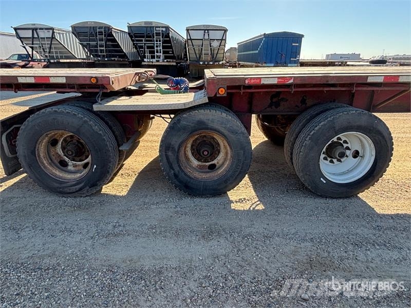 Doepker 32 ft Super B-Train Lead Flatbed Trailer Valníky