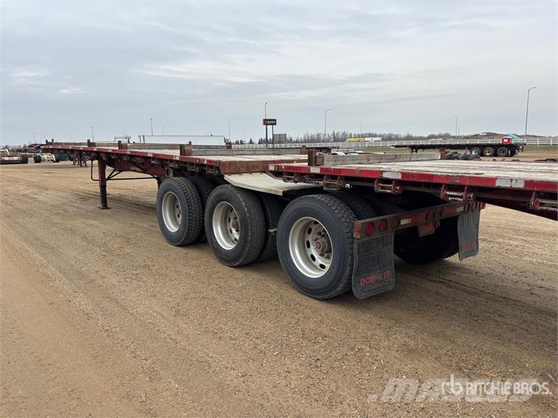 Doepker 32 ft Super B-Train Lead Flatbed Trailer Flatbed/Dropside trailers