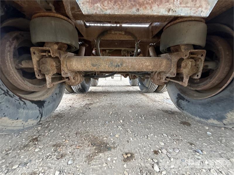 Doepker 32 ft Super B-Train Lead Flatbed Trailer Pick up/Prelata