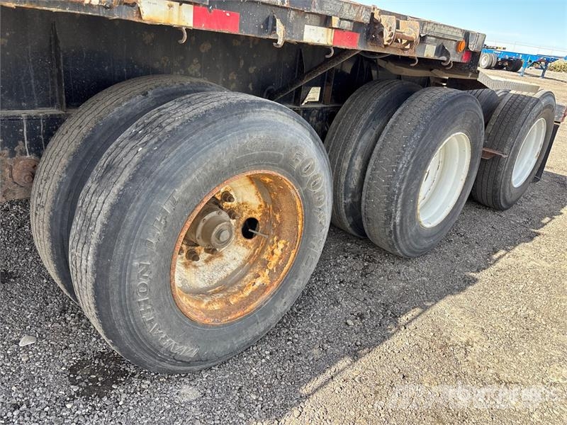 Doepker 32 ft Tri/A Super B-Train Lead Flatbed Trailer Причепи-платформи/бокове розвантаження