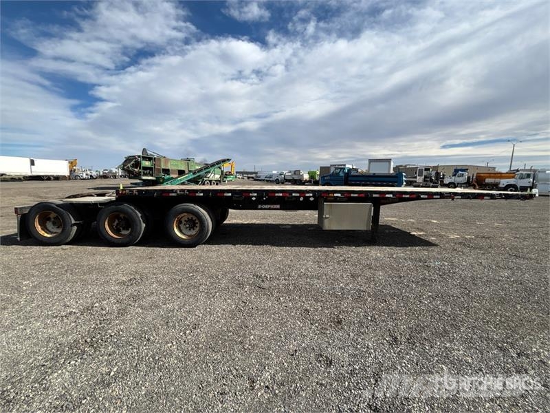 Doepker 32 ft Tri/A Super B-Train Lead Flatbed Trailer Причепи-платформи/бокове розвантаження