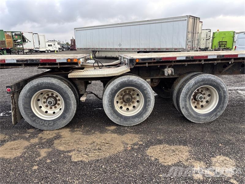 Doepker 32 ft Tri/A Super B-Train Lead Flatbed Trailer 自卸半挂车