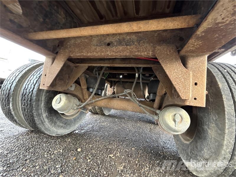 Doepker 32 ft Tri/A Super B-Train Lead Flatbed Trailer 自卸半挂车