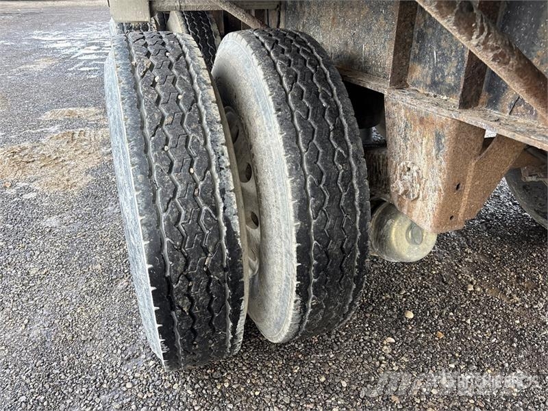 Doepker 32 ft Tri/A Super B-Train Lead Flatbed Trailer 自卸半挂车