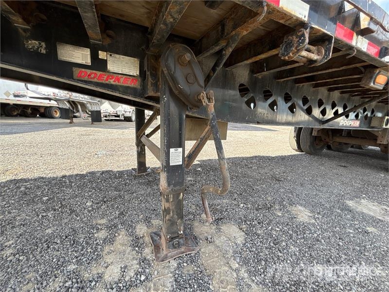 Doepker 32 ft Tri/A Super B-Train Lead Flatbed Trailer Причепи-платформи/бокове розвантаження