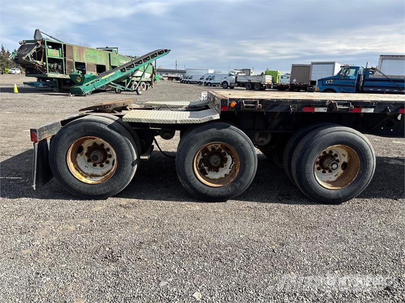 Doepker 32 ft Tri/A Super B-Train Lead Flatbed Trailer Причепи-платформи/бокове розвантаження
