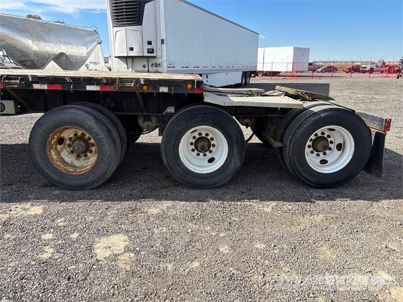Doepker 32 ft Tri/A Super B-Train Lead Flatbed Trailer Причепи-платформи/бокове розвантаження