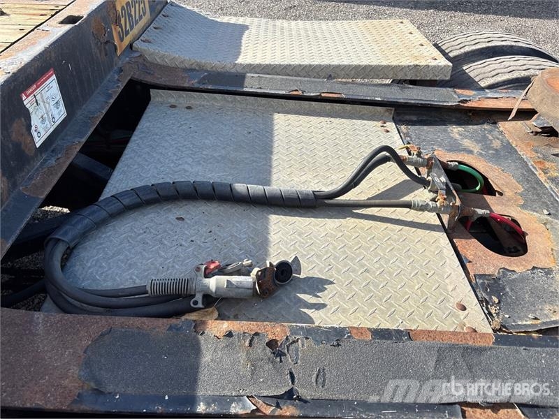 Doepker 32 ft Tri/A Super B-Train Lead Flatbed Trailer Причепи-платформи/бокове розвантаження
