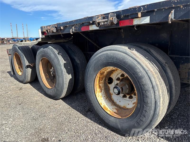 Doepker 32 ft Tri/A Super B-Train Lead Flatbed Trailer Причепи-платформи/бокове розвантаження