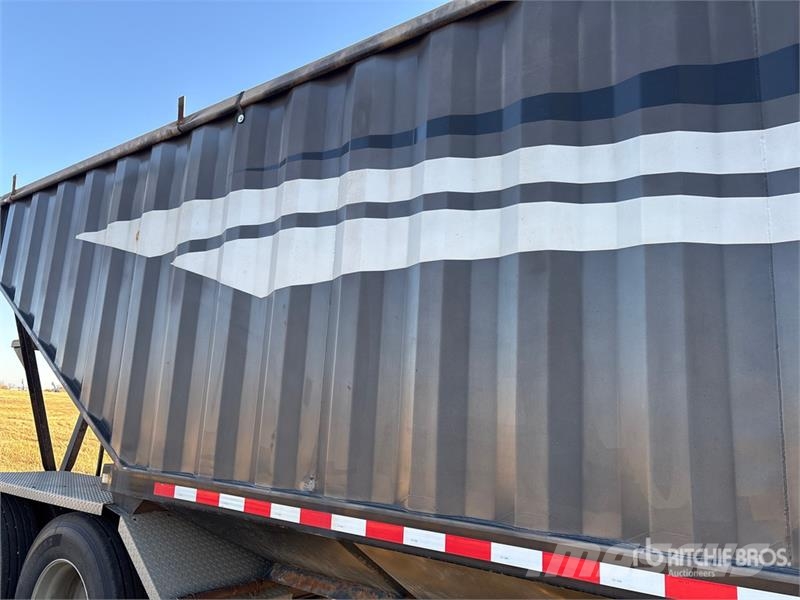 Doepker 35 ft T/A Grain Trailer Carros de trasladar grano