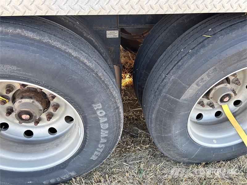 Doepker 35 ft T/A Grain Trailer Carros de trasladar grano