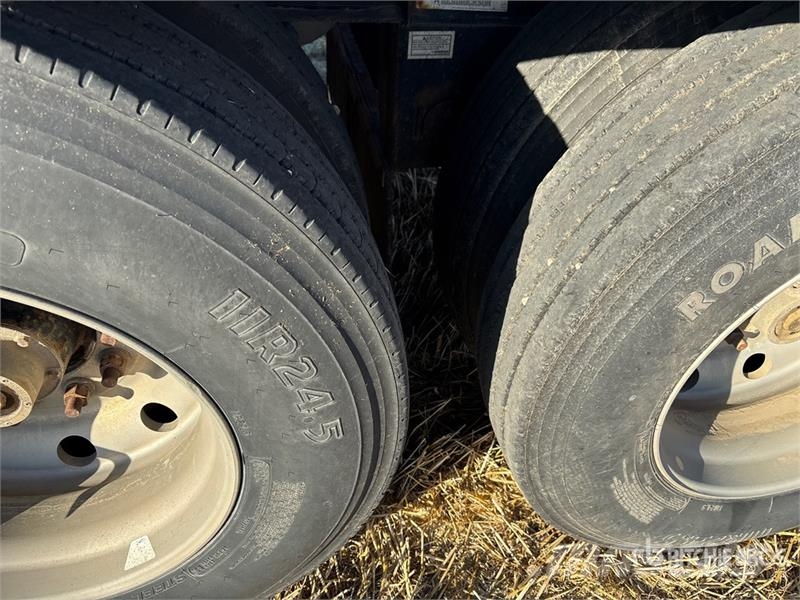 Doepker 35 ft T/A Grain Trailer Carros de trasladar grano