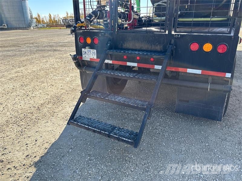 Doepker 37 ft Tri/A Sprayer Tender Trailer ماكينات زراعية - غير ذلك