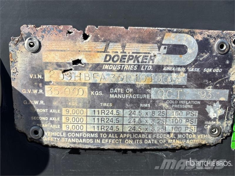 Doepker 37 ft Tri/A Sprayer Tender Trailer ماكينات زراعية - غير ذلك
