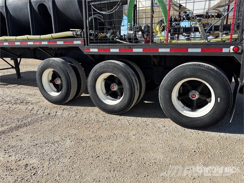 Doepker 37 ft Tri/A Sprayer Tender Trailer ماكينات زراعية - غير ذلك