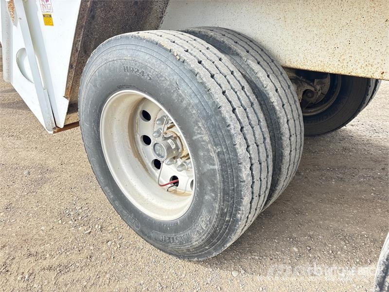 Doepker 40 ft Tri/A Belly Dump Trailer Tipphengere