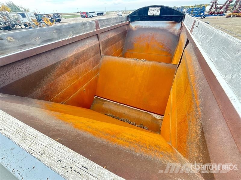 Doepker 40 ft Tri/A Belly Dump Trailer Tipphengere