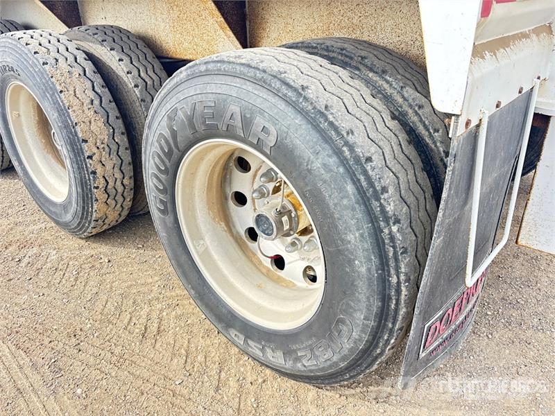Doepker 40 ft Tri/A Belly Dump Trailer Tipphengere