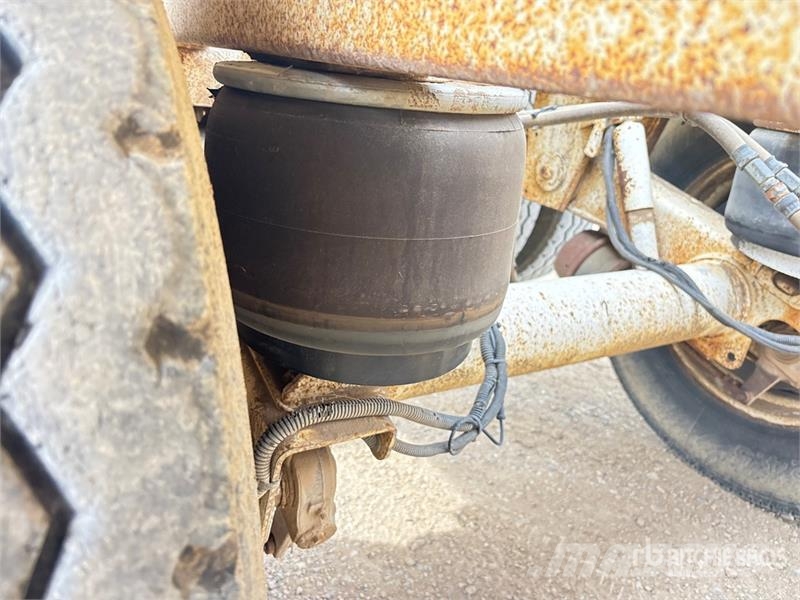 Doepker 40 ft Tri/A Belly Dump Trailer Tipphengere