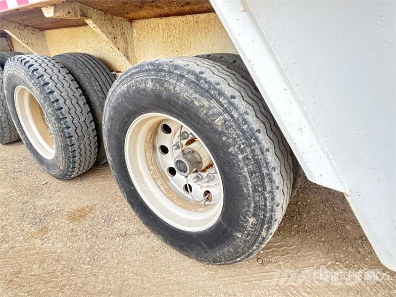 Doepker 40 ft Tri/A Belly Dump Trailer Tipphengere