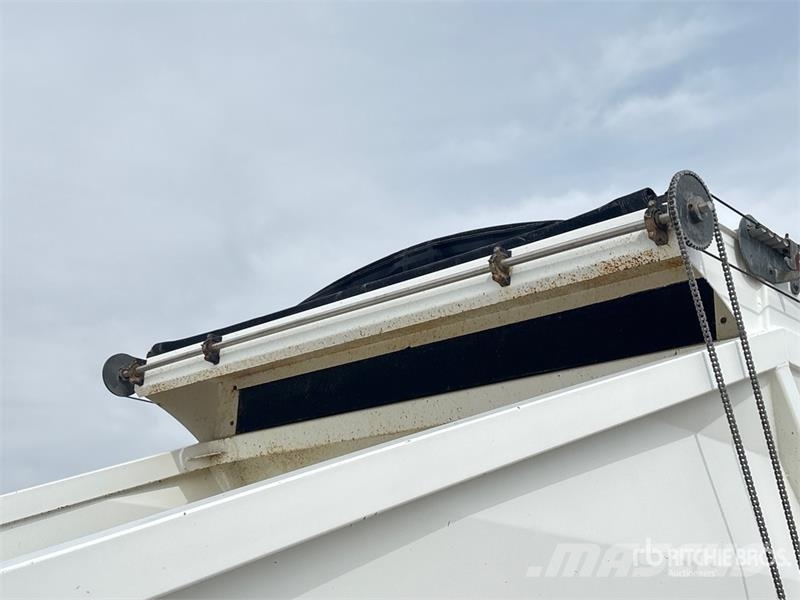 Doepker 40 ft Tri/A Belly Dump Trailer Tipphengere