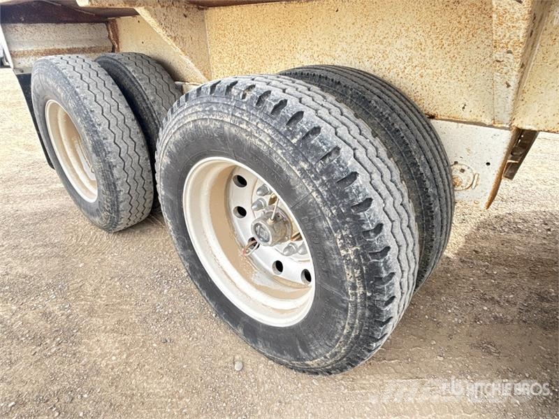 Doepker 40 ft Tri/A Belly Dump Trailer Tipphengere