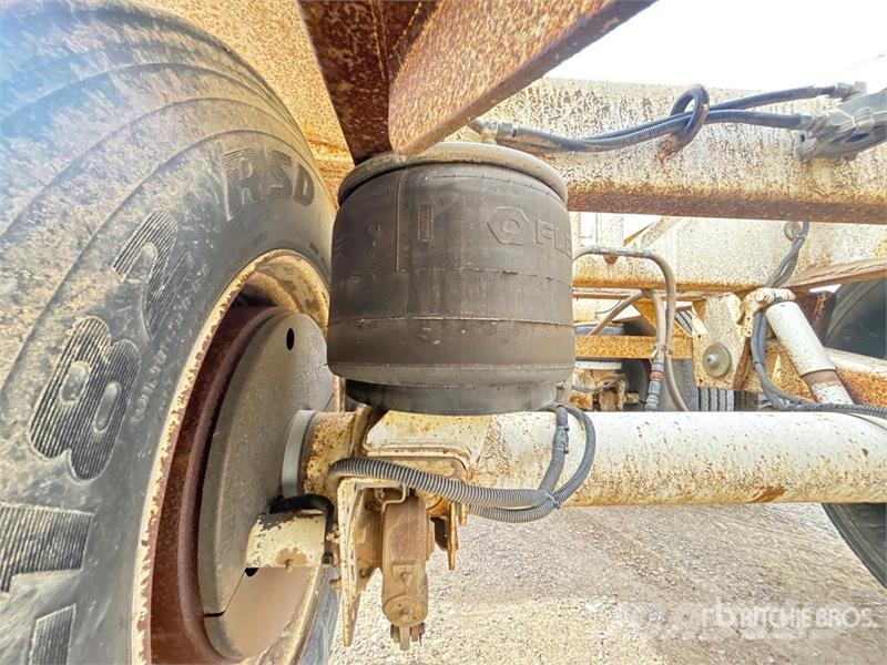 Doepker 40 ft Tri/A Belly Dump Trailer Tipphengere