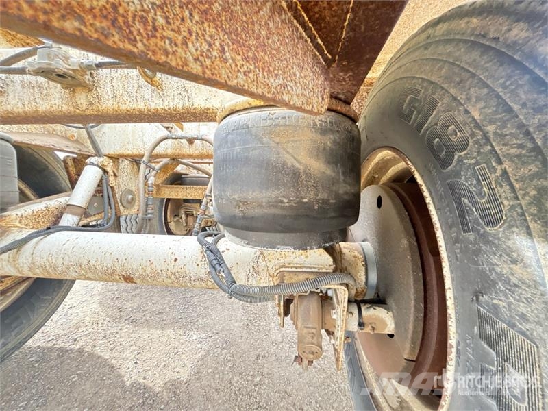 Doepker 40 ft Tri/A Belly Dump Trailer Tipphengere