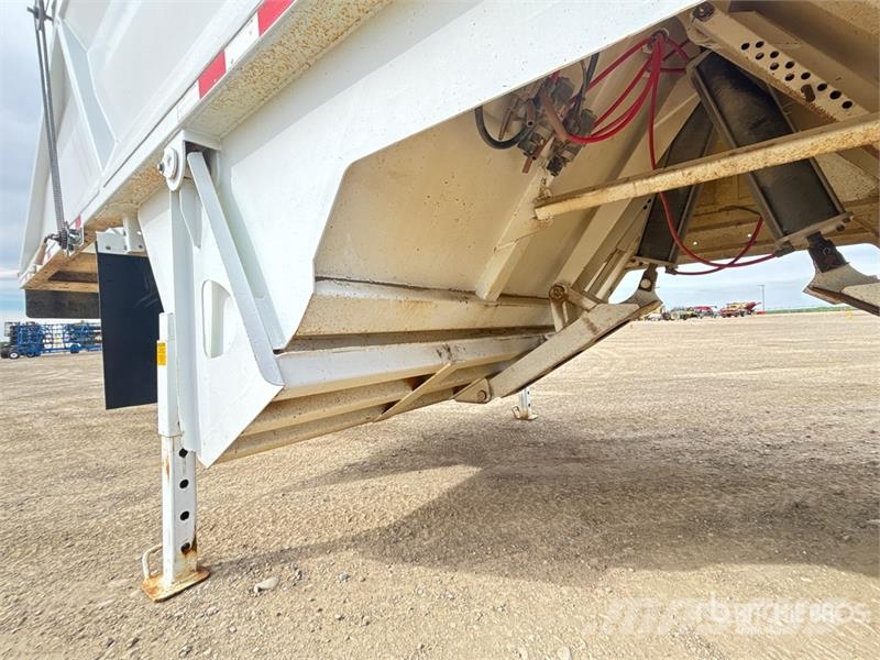 Doepker 40 ft Tri/A Belly Dump Trailer Tipphengere