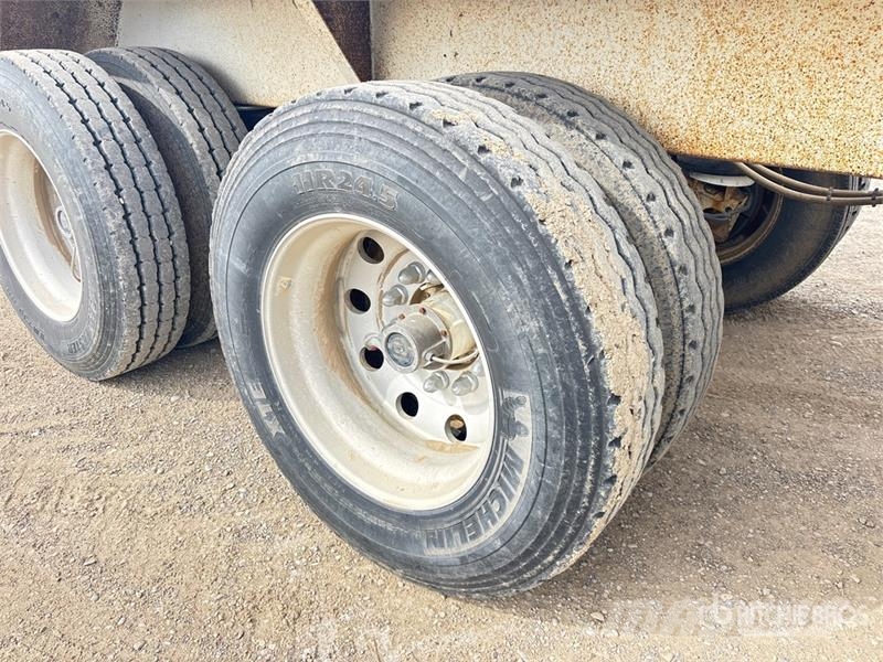 Doepker 40 ft Tri/A Belly Dump Trailer Tipphengere