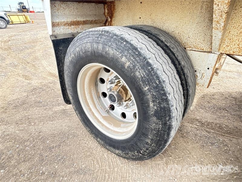 Doepker 40 ft Tri/A Belly Dump Trailer Tipphengere