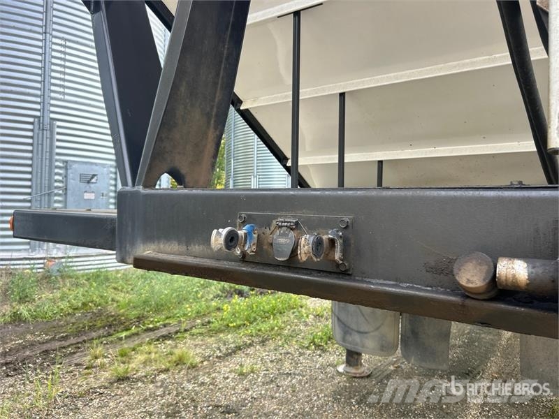 Doepker 42 ft Tri/A Grain Trailer Kornhengere