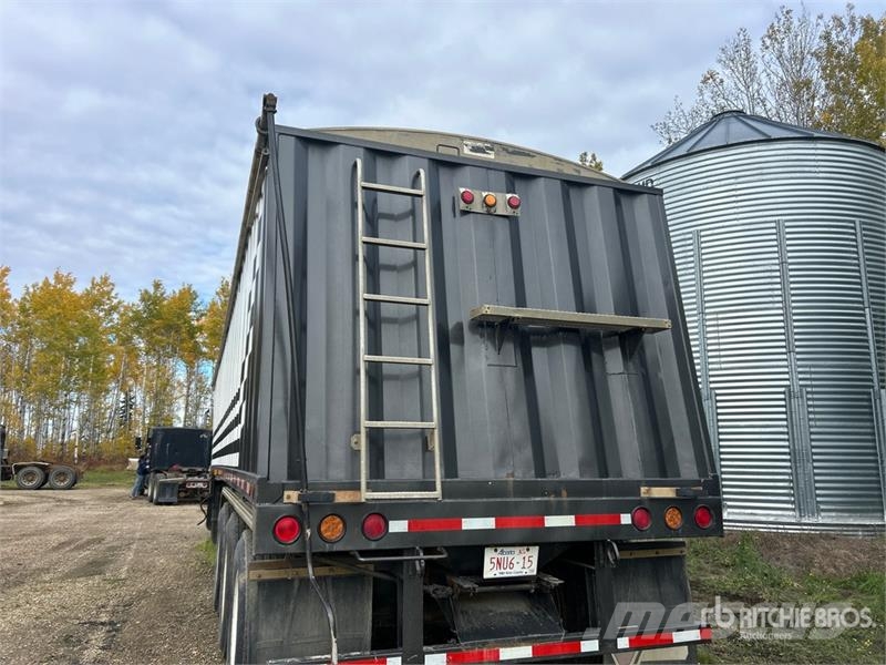 Doepker 42 ft Tri/A Grain Trailer Obilné návěsy