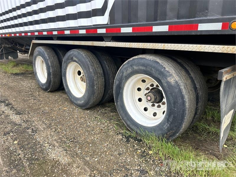 Doepker 42 ft Tri/A Grain Trailer Obilné návěsy