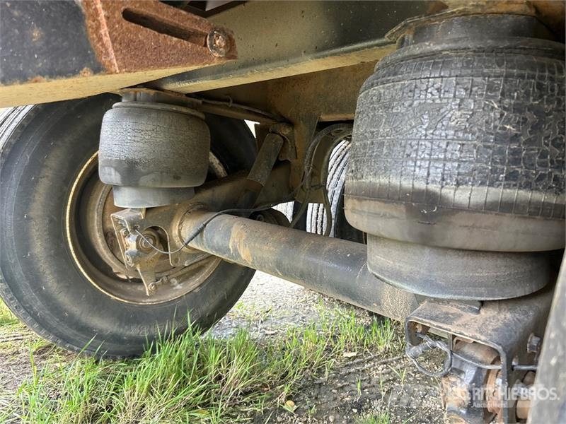 Doepker 42 ft Tri/A Grain Trailer Obilné návěsy