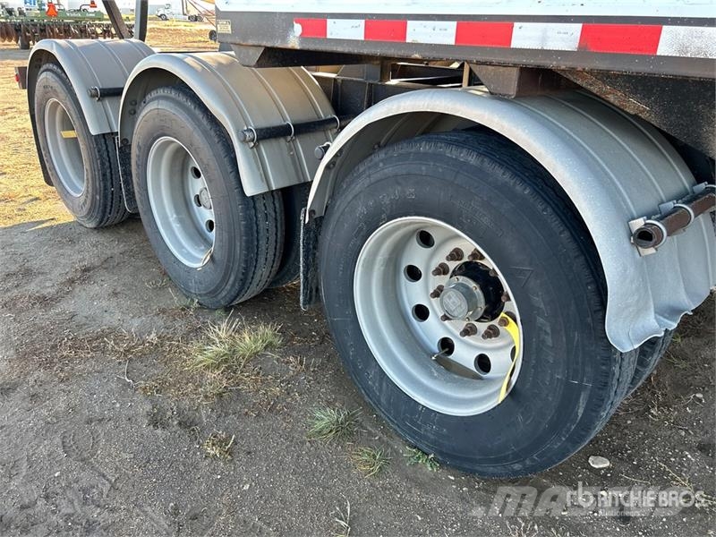 Doepker 44 ft Tri/A Grain Trailer Gabona átrakó kocsik