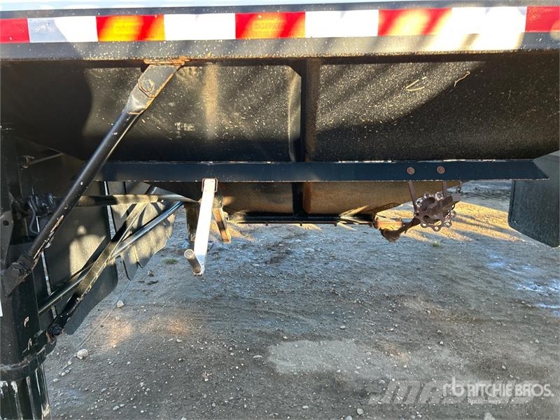 Doepker 44 ft Tri/A Grain Trailer Gabona átrakó kocsik