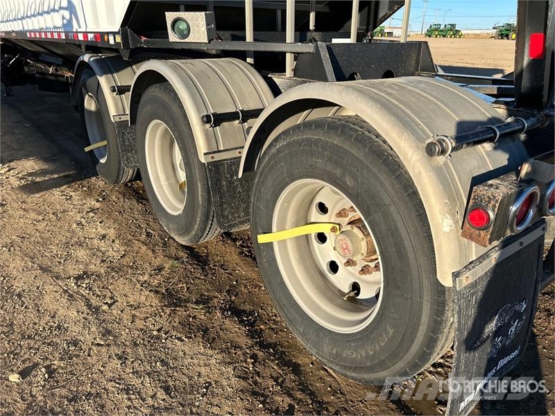 Doepker 44 ft Tri/A Grain Trailer Gabona átrakó kocsik