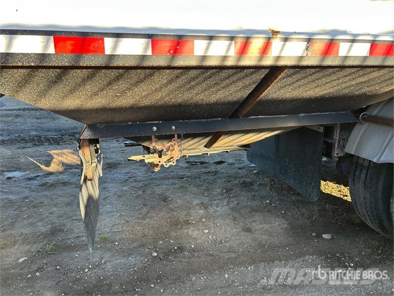 Doepker 44 ft Tri/A Grain Trailer Gabona átrakó kocsik