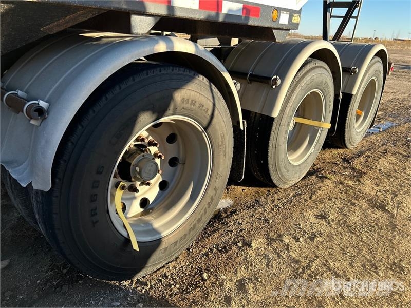 Doepker 44 ft Tri/A Grain Trailer Gabona átrakó kocsik