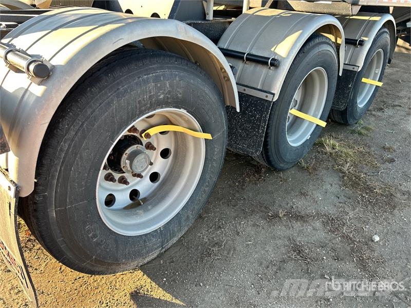Doepker 44 ft Tri/A Grain Trailer Gabona átrakó kocsik