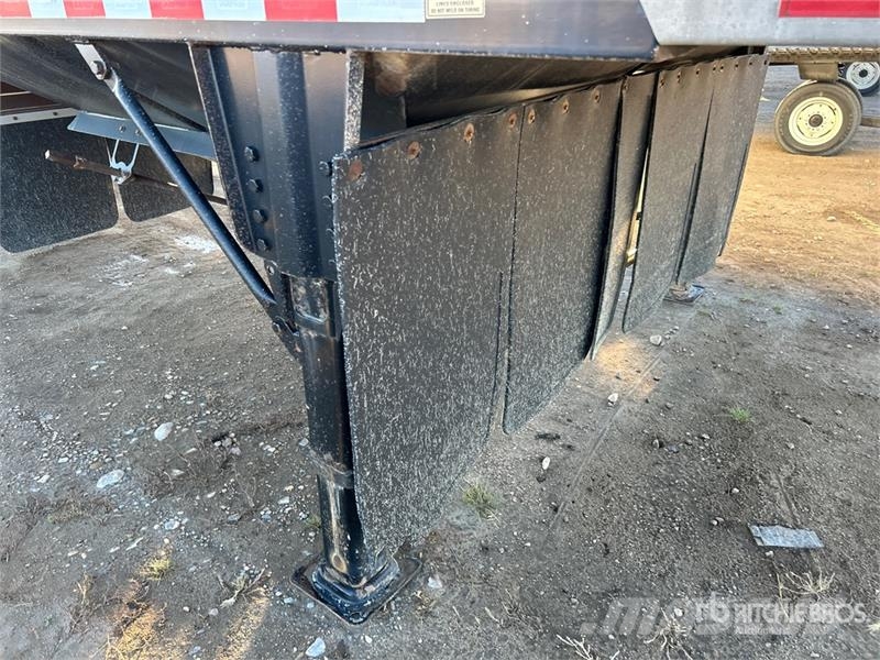 Doepker 44 ft Tri/A Grain Trailer Gabona átrakó kocsik