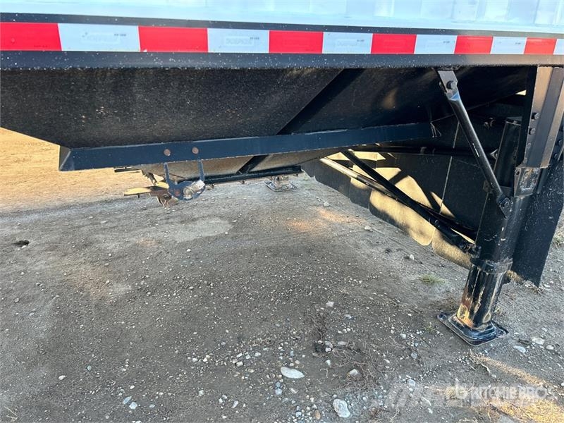 Doepker 44 ft Tri/A Grain Trailer Gabona átrakó kocsik