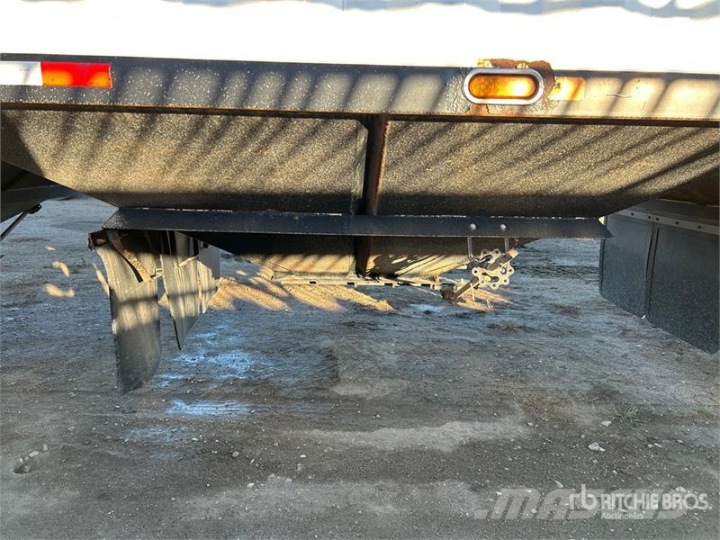 Doepker 44 ft Tri/A Grain Trailer Gabona átrakó kocsik