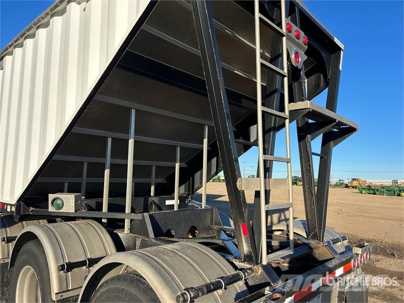 Doepker 44 ft Tri/A Grain Trailer Gabona átrakó kocsik